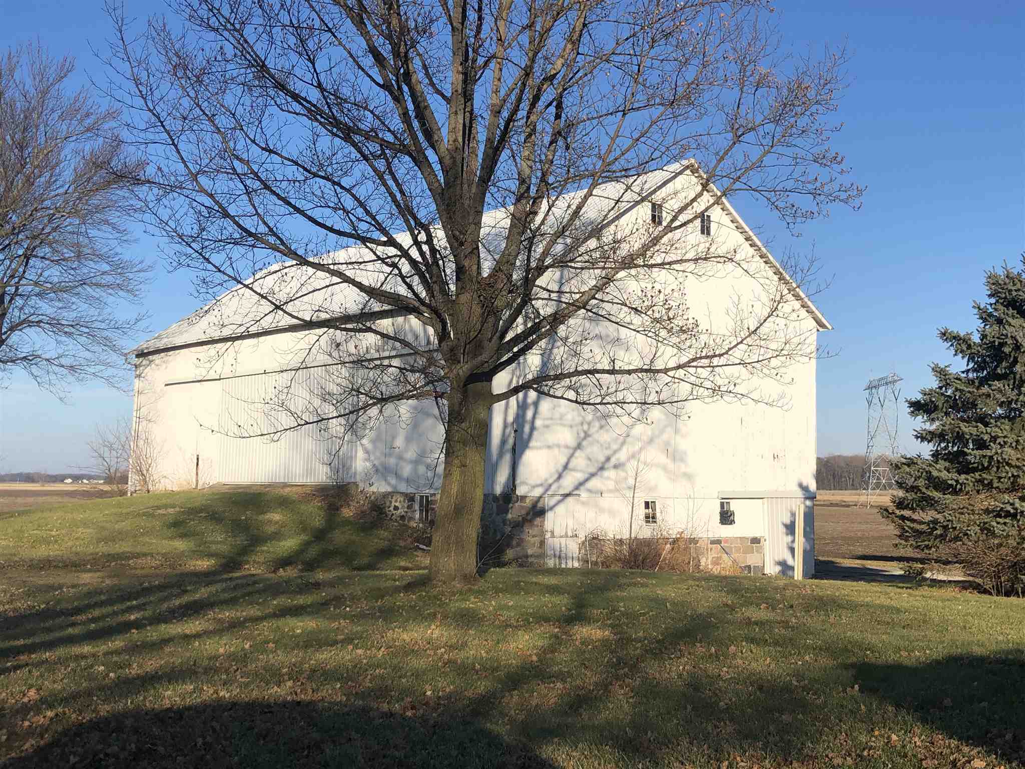 704 8th Road Bourbon, IN 46504 - Photo 2 of 31