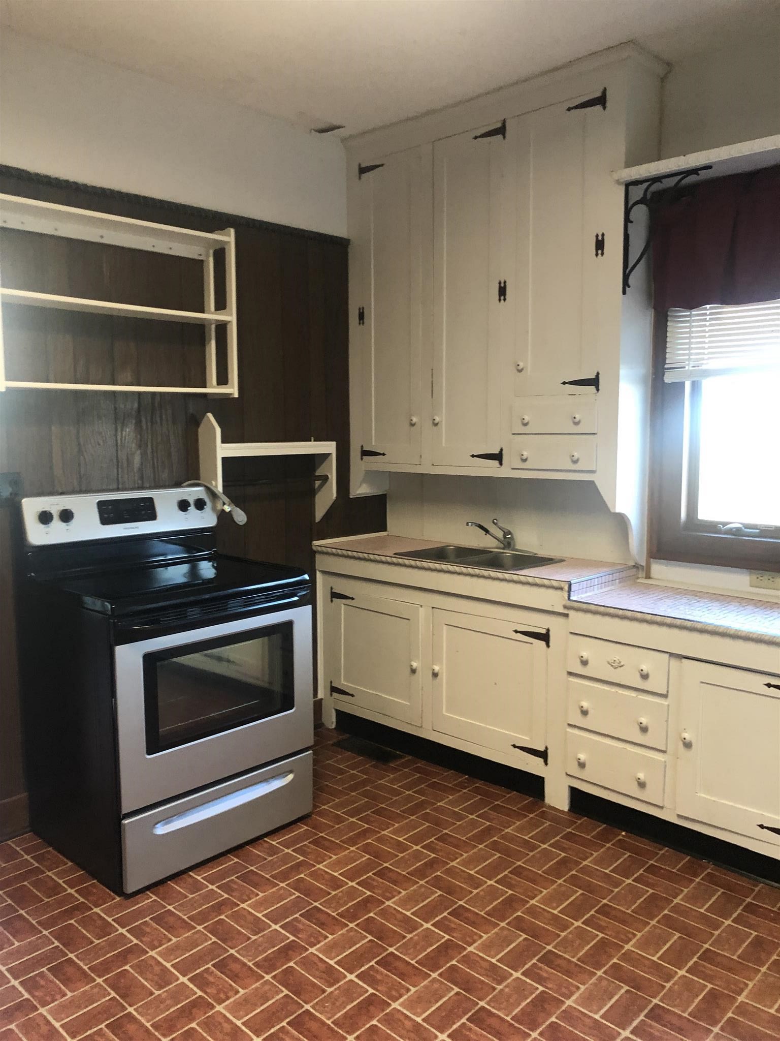 704 8th Road Bourbon, IN 46504 - Photo 6 of 31