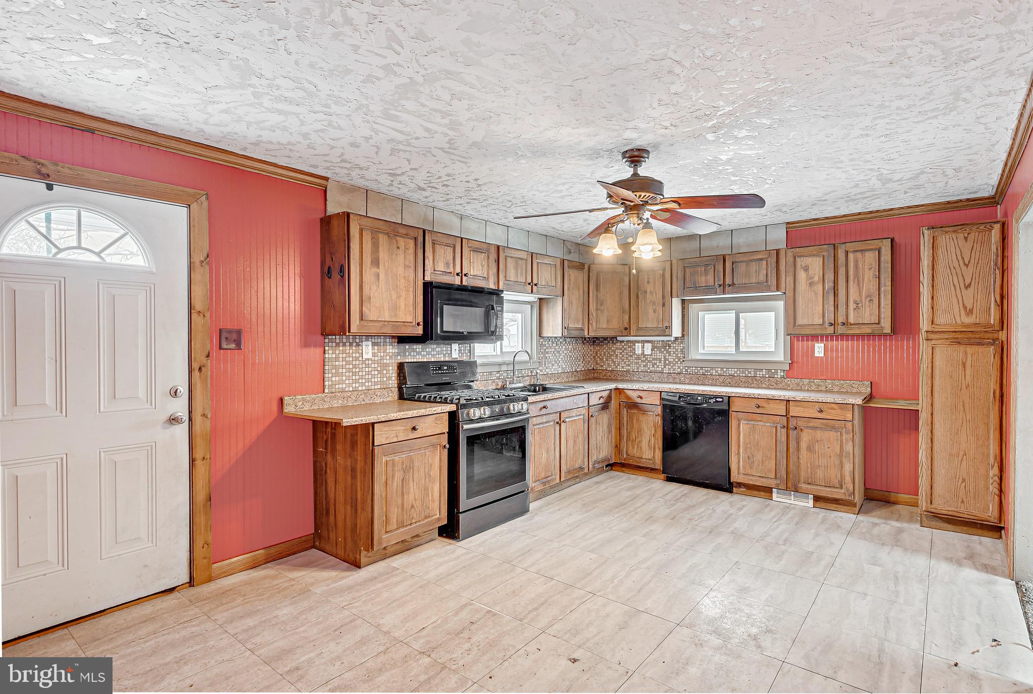 2596 Oakland Road Dover, PA 17315 - Photo 2 of 17 Gallery Image 2