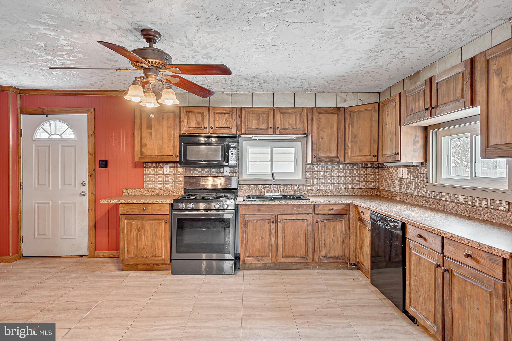 2596 Oakland Road Dover, PA 17315 - Photo 3 of 17 Gallery Image 3