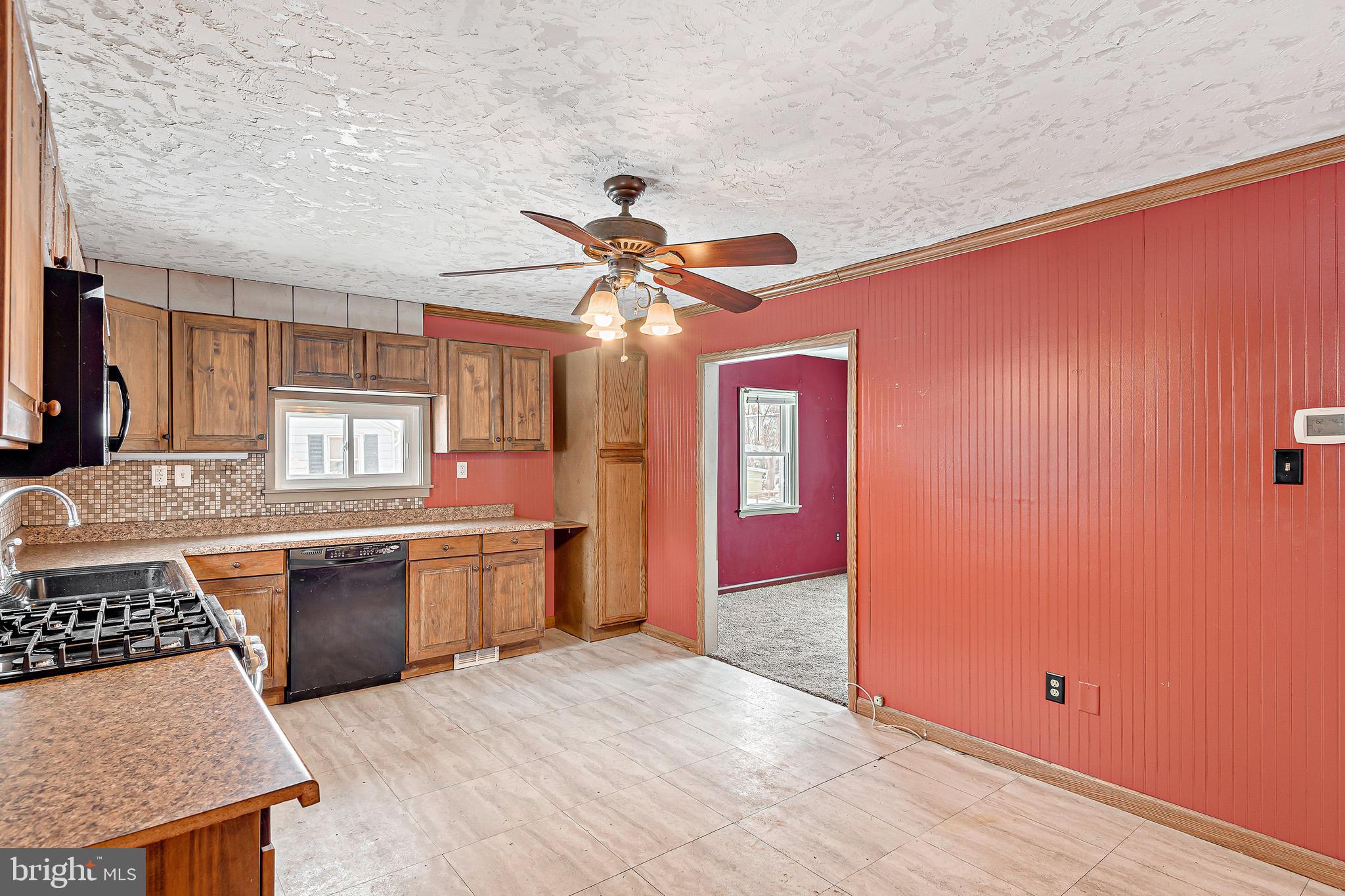 2596 Oakland Road Dover, PA 17315 - Photo 4 of 17 Gallery Image 4