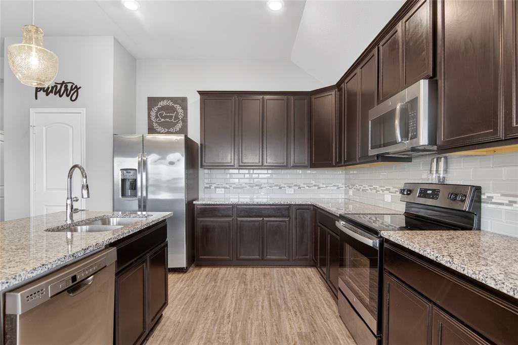 3929 Bravo Ranch Road Waco, TX 76705 - Photo 8 of 30