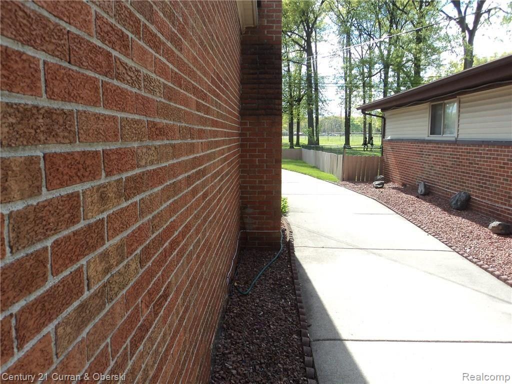 237 Henry Ruff Road Garden City, MI 48135 - Photo 8 of 35 SIDE VIEW.JPG