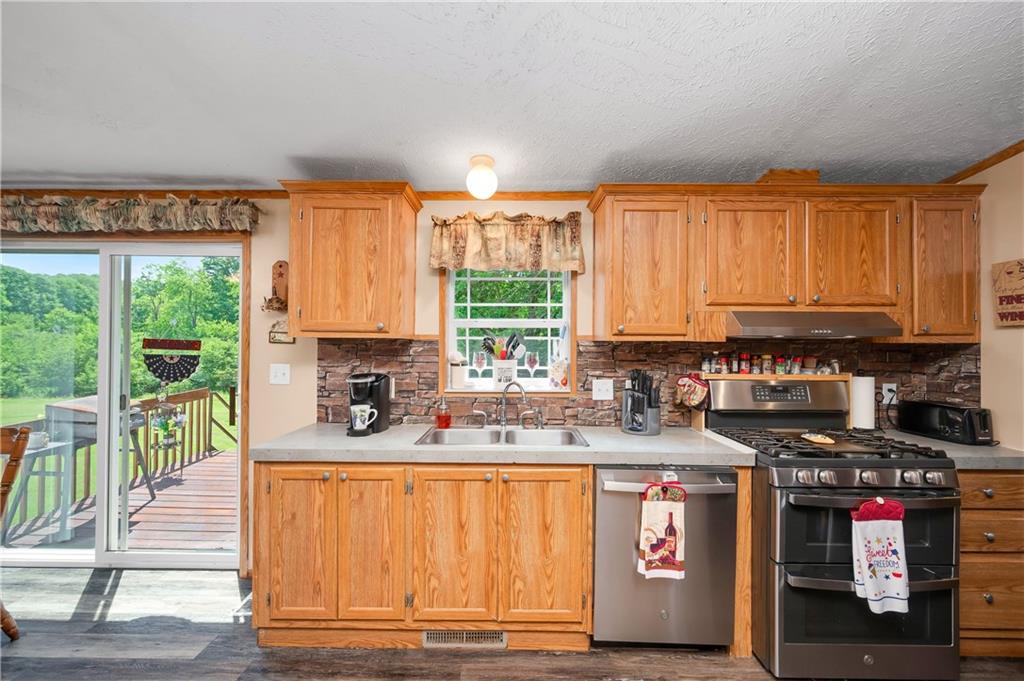 3328 Oneida Valley Road Emlenton, PA 16373 - Photo 11 of 33