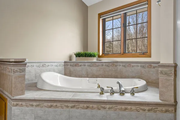 $625,000 | 6645 Fieldstone Court, Caledonia, WI 53402