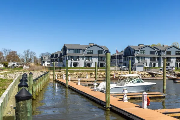 $2,495,000 | 33 Little Bay Drive, Dover, NH 03820