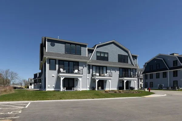 $2,495,000 | 33 Little Bay Drive, Dover, NH 03820
