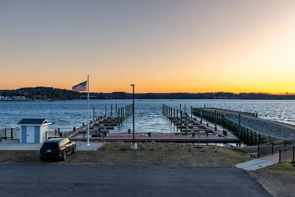 $2,495,000 | 33 Little Bay Drive, Dover, NH 03820