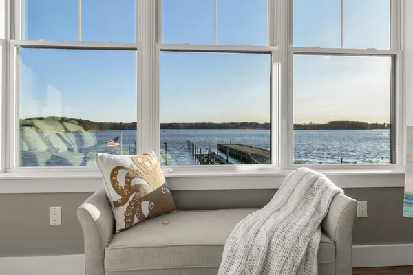 $2,495,000 | 33 Little Bay Drive, Dover, NH 03820
