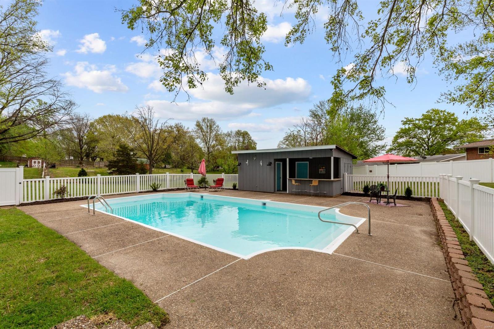 606 Sappington Barracks Road St. Louis, MO 63125 - Photo 1 of 26 Gallery Image 1
