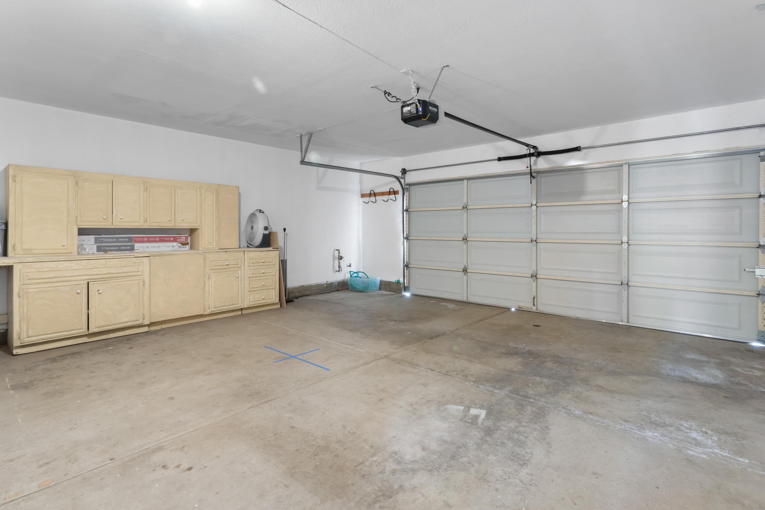 41970 Pacific Grove Way Temecula, CA 92591 - Photo 18 of 54 a view of a garage room