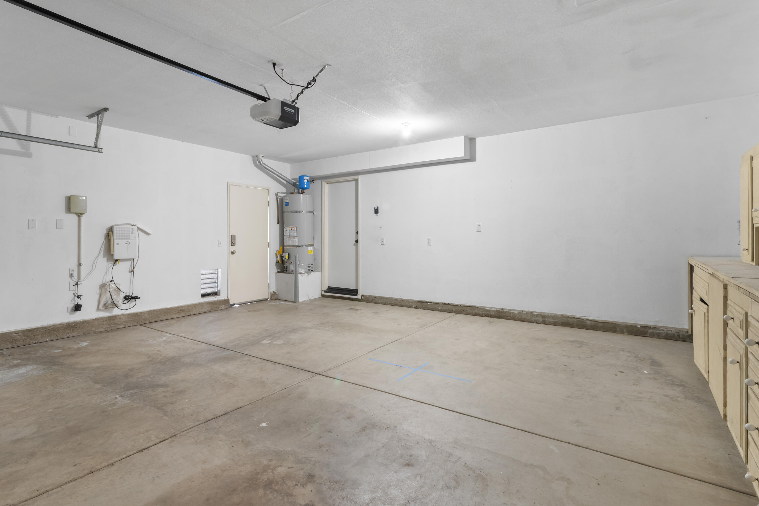 41970 Pacific Grove Way Temecula, CA 92591 - Photo 19 of 54 a view of an empty room