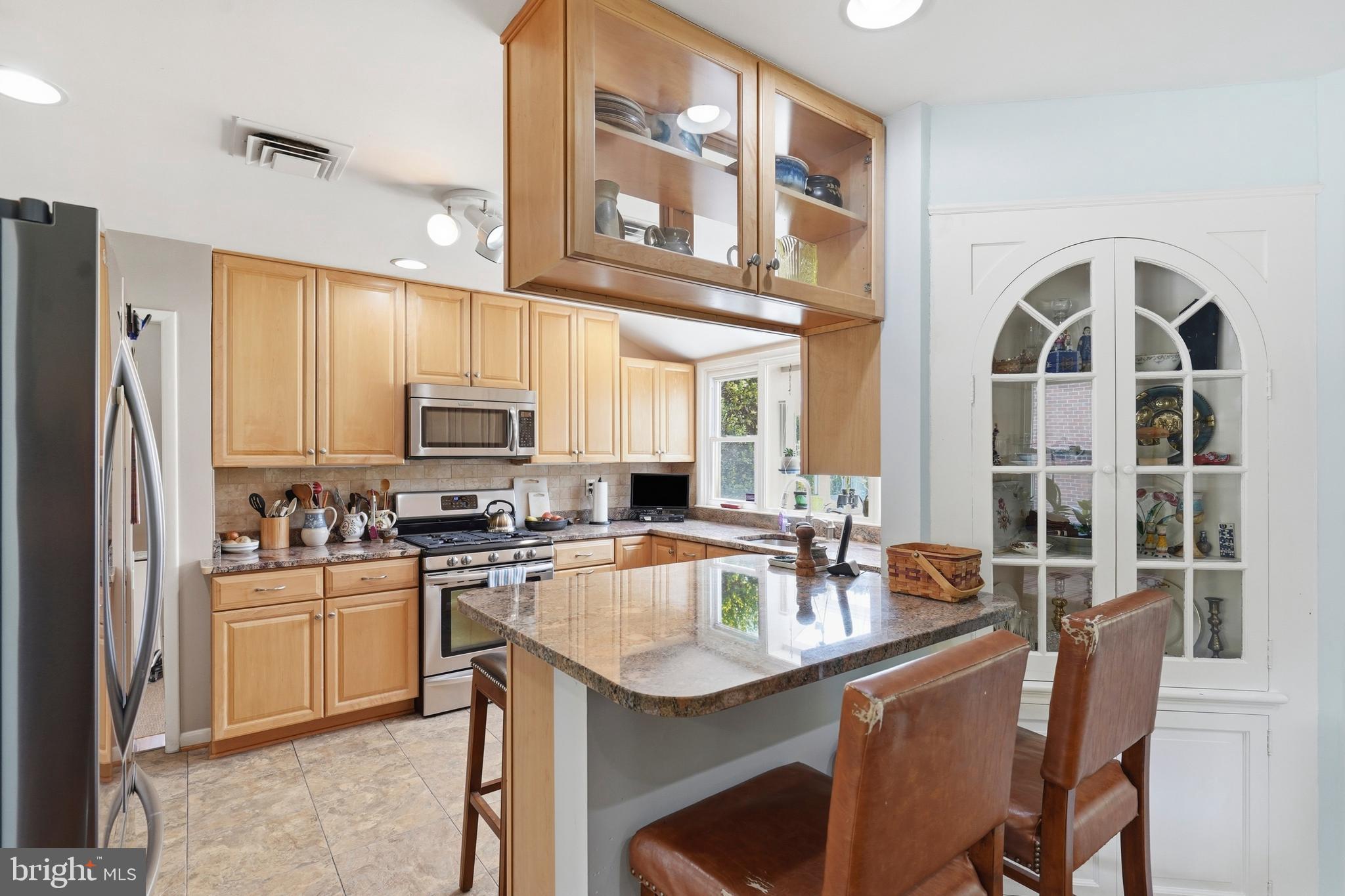 2303 Farringdon Road Baltimore, MD 21209 - Photo 9 of 36 Sunny, Spacious Eat-In Kitchen