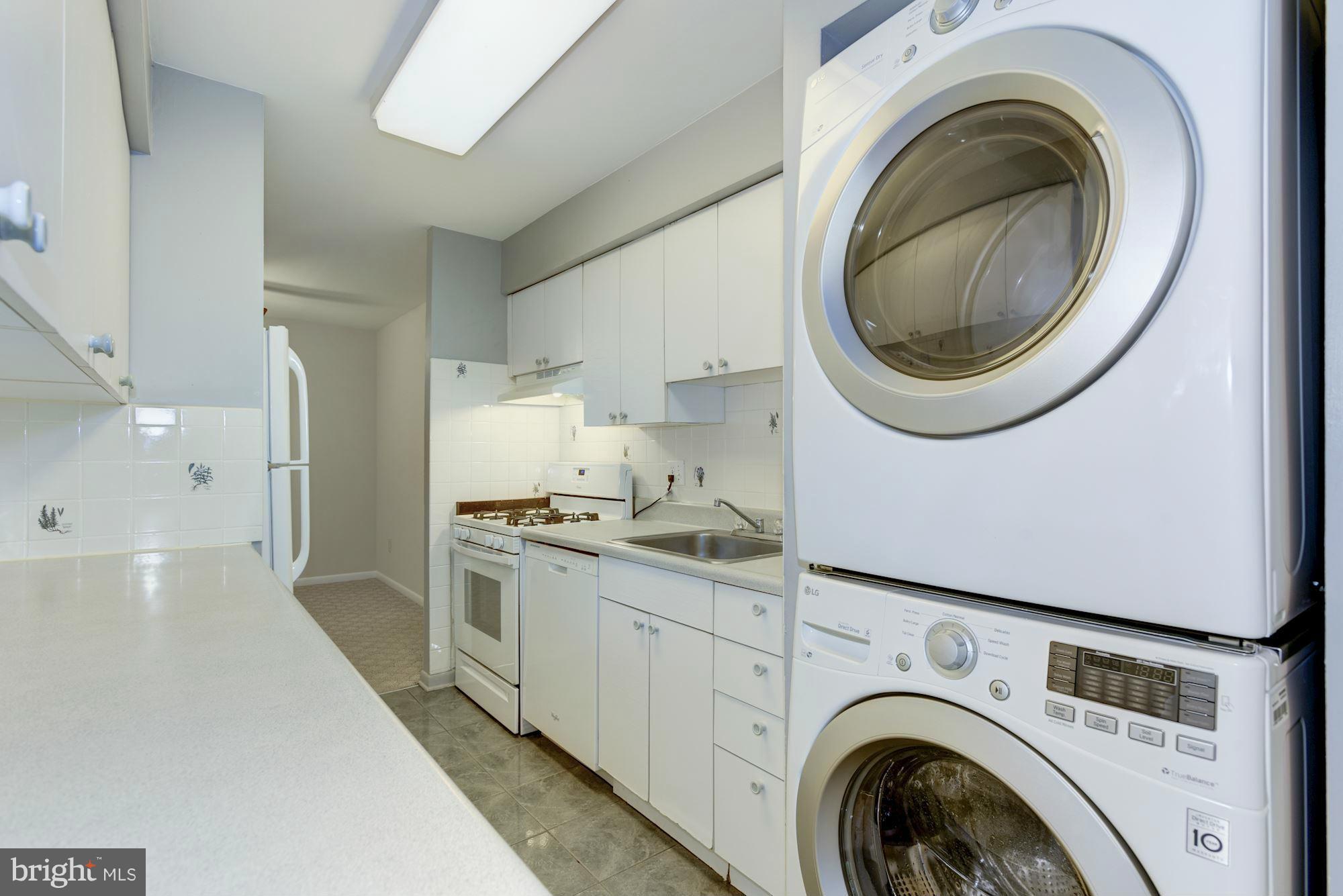 11204 Chestnut Grove Square, Unit 106 Reston, VA 20190 - Photo 11 of 29 Kitchen