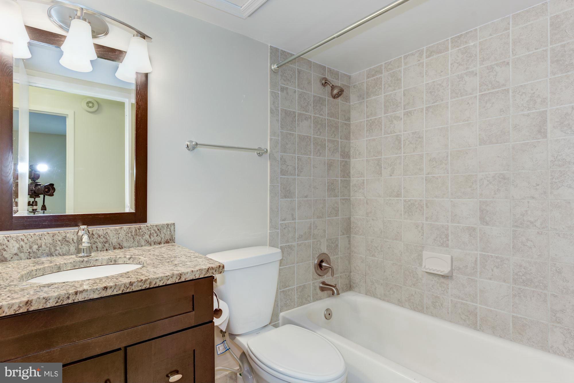 11204 Chestnut Grove Square, Unit 106 Reston, VA 20190 - Photo 18 of 29 Bath