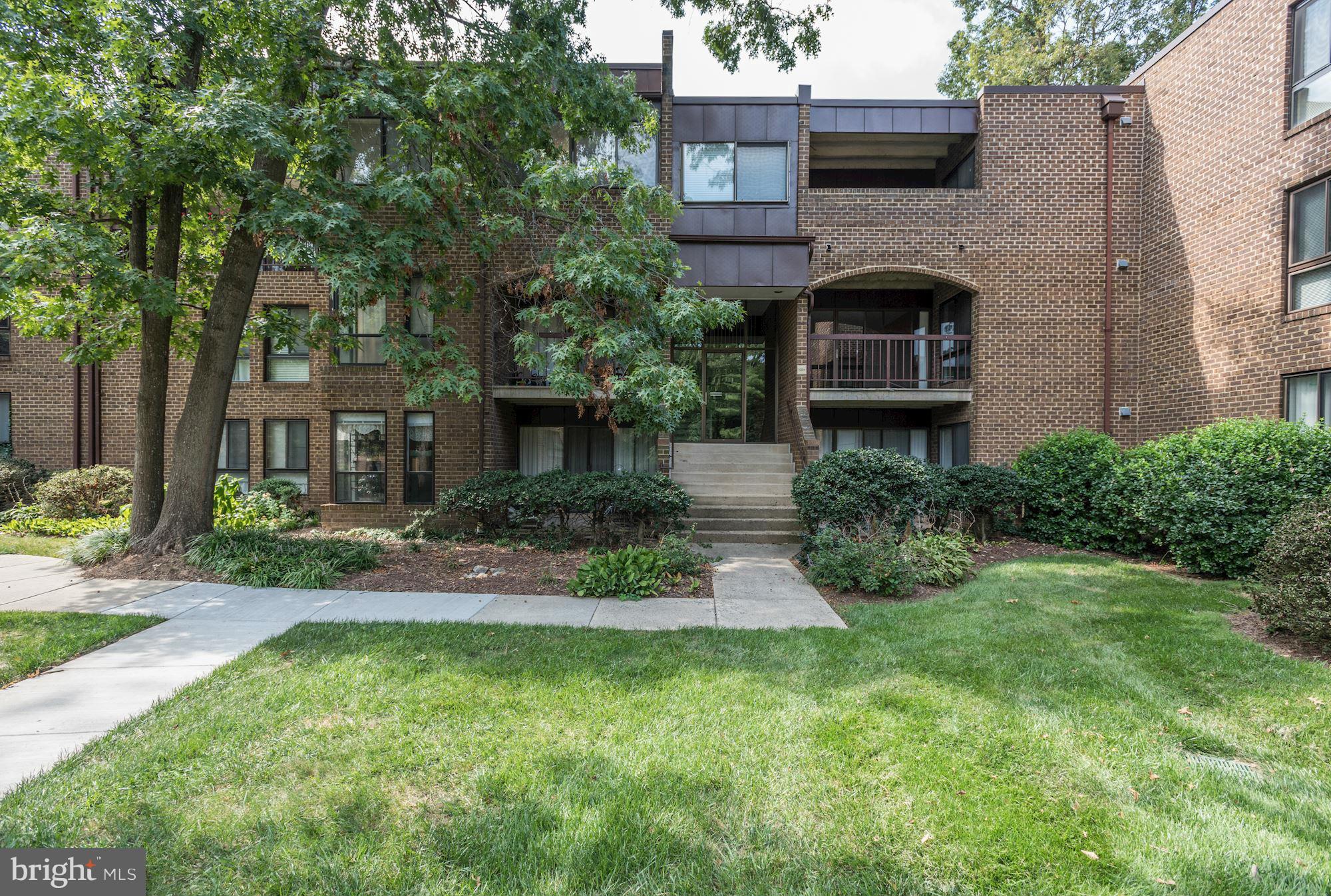 11204 Chestnut Grove Square, Unit 106 Reston, VA 20190 - Photo 20 of 29 Exterior
