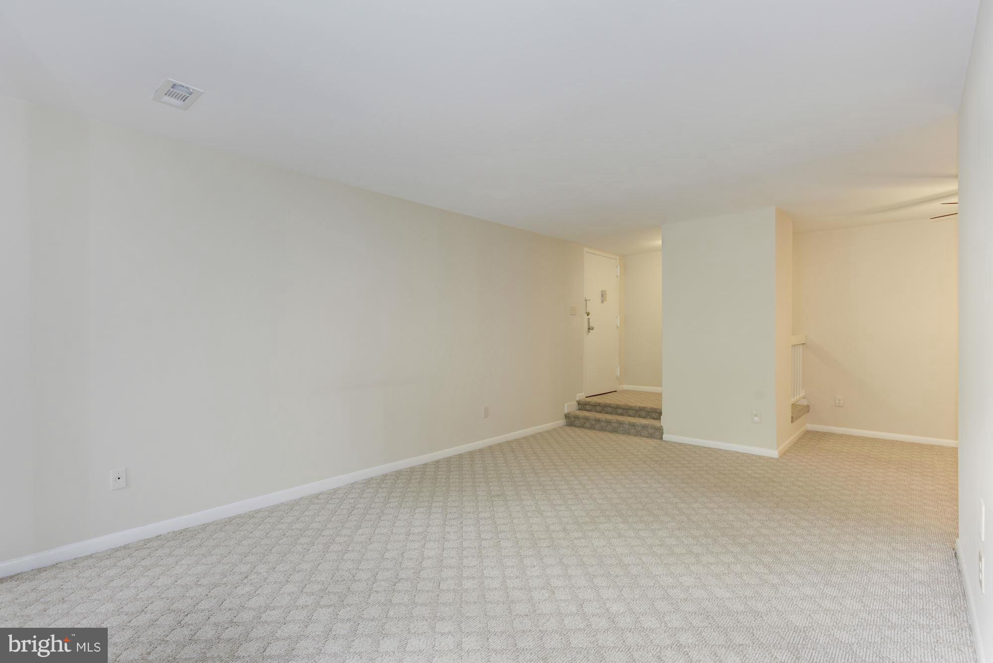 11204 Chestnut Grove Square, Unit 106 Reston, VA 20190 - Photo 5 of 29 Living Room