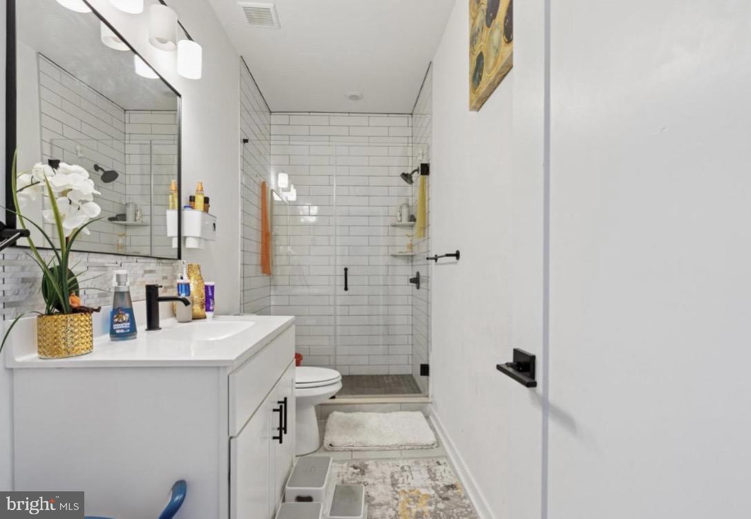 22 East Rittenhouse Street, Unit 5 Philadelphia, PA 19144 - Photo 4 of 5 Secondary bath