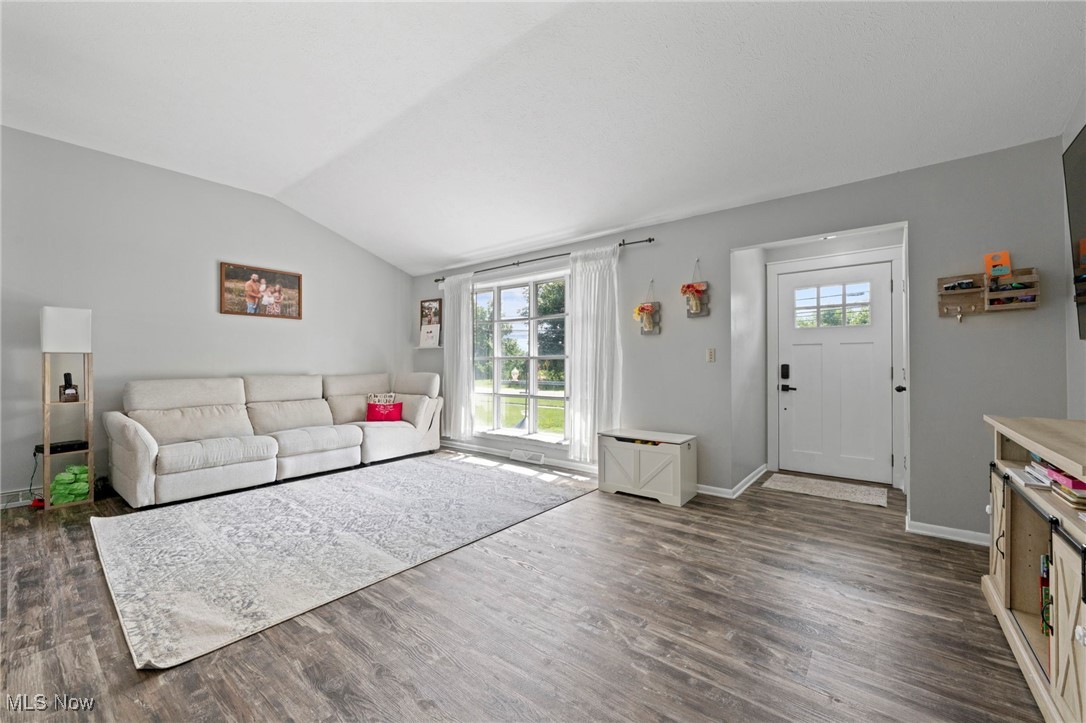 21104 Mastick Road Cleveland, OH 44126 - Photo 2 of 33