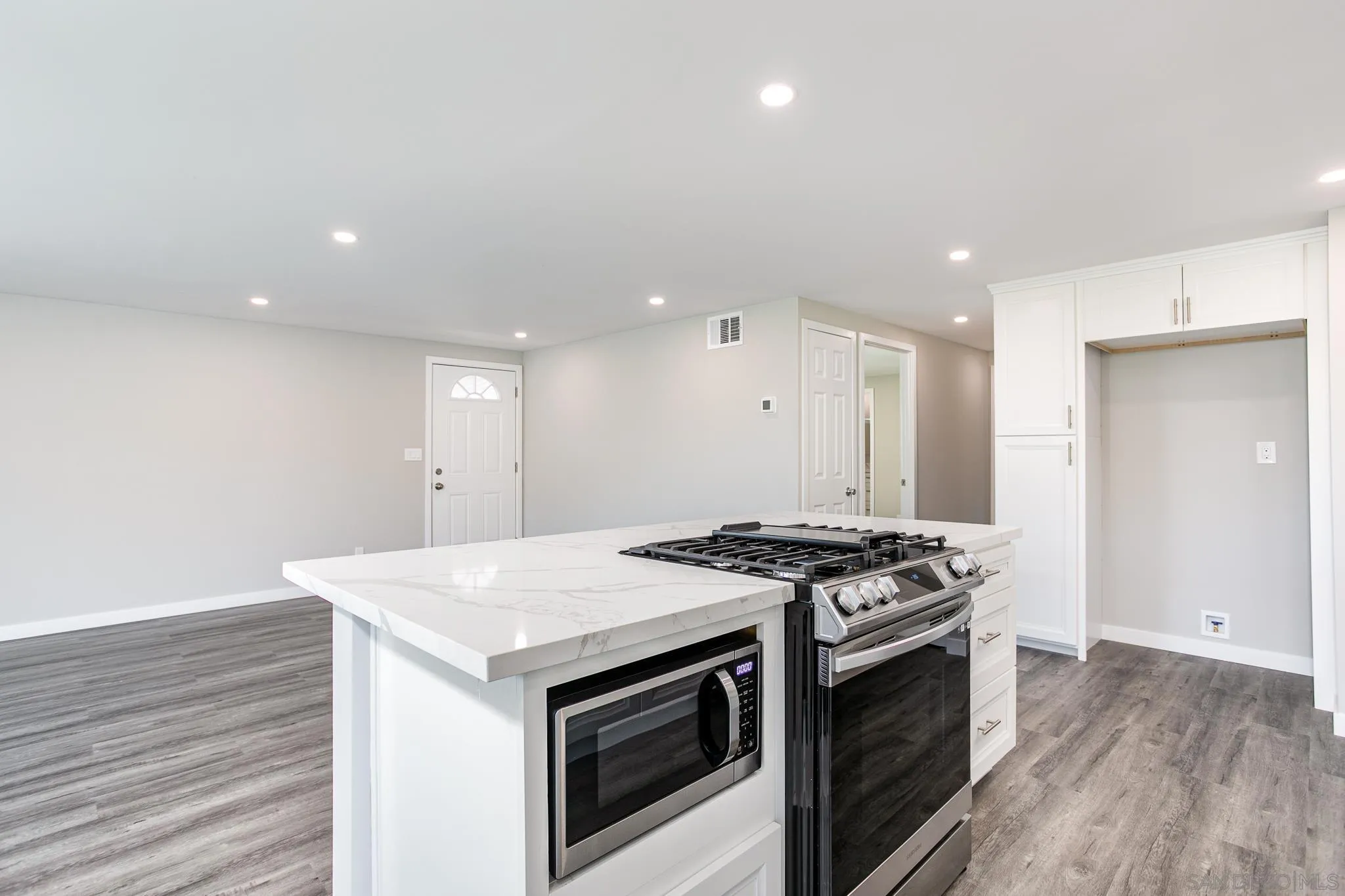 7467 Mission Gorge Road, Unit 302 Santee, CA 92071 - Photo 9 of 30 Gallery Image 9