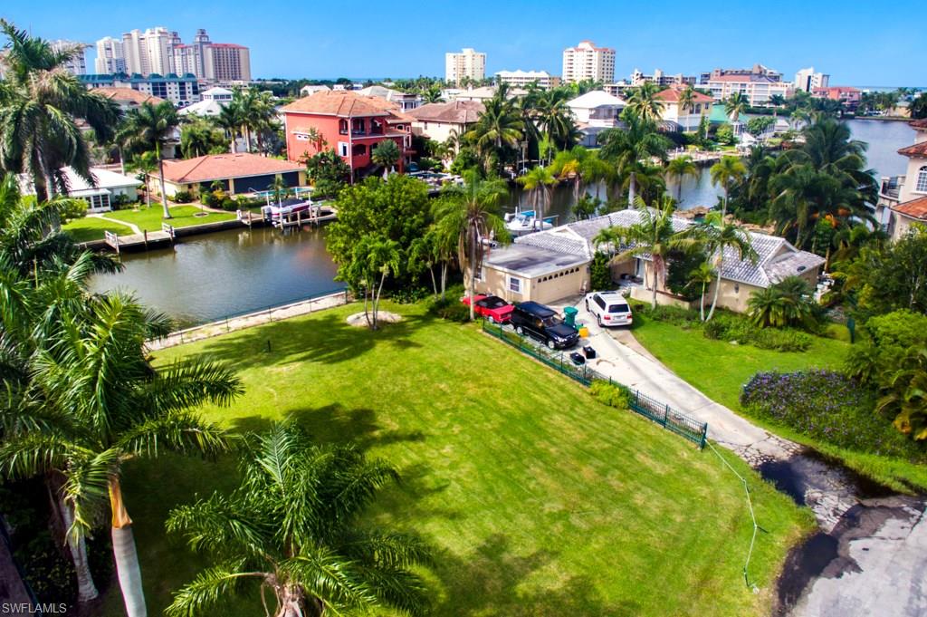 388 Pine Avenue Naples, FL 34108 - Photo 8 of 10 a view of a city
