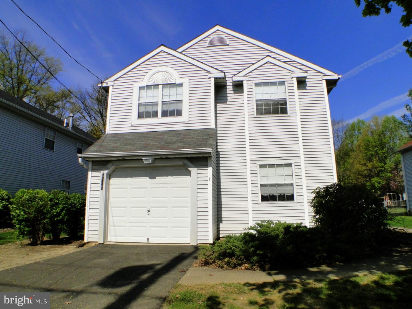 10952 Knights Road Philadelphia, PA 19154 - Photo 1 of 25 Exterior Front