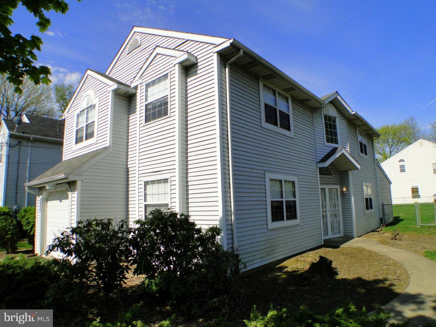 10952 Knights Road Philadelphia, PA 19154 - Photo 2 of 25 Exterior Front