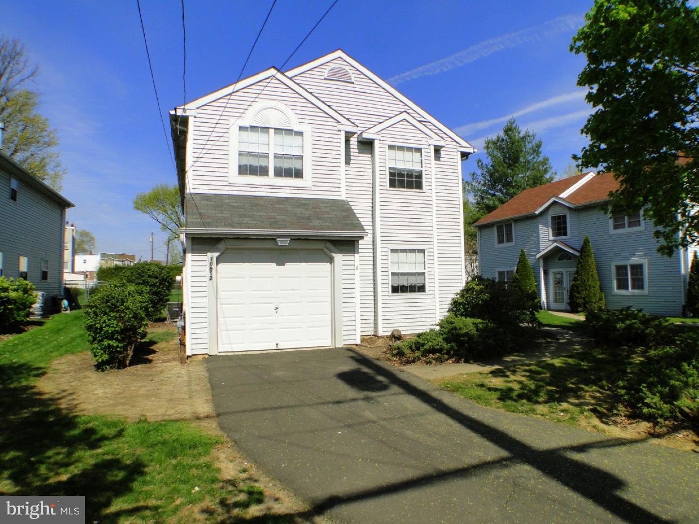 10952 Knights Road Philadelphia, PA 19154 - Photo 3 of 25 Exterior Front