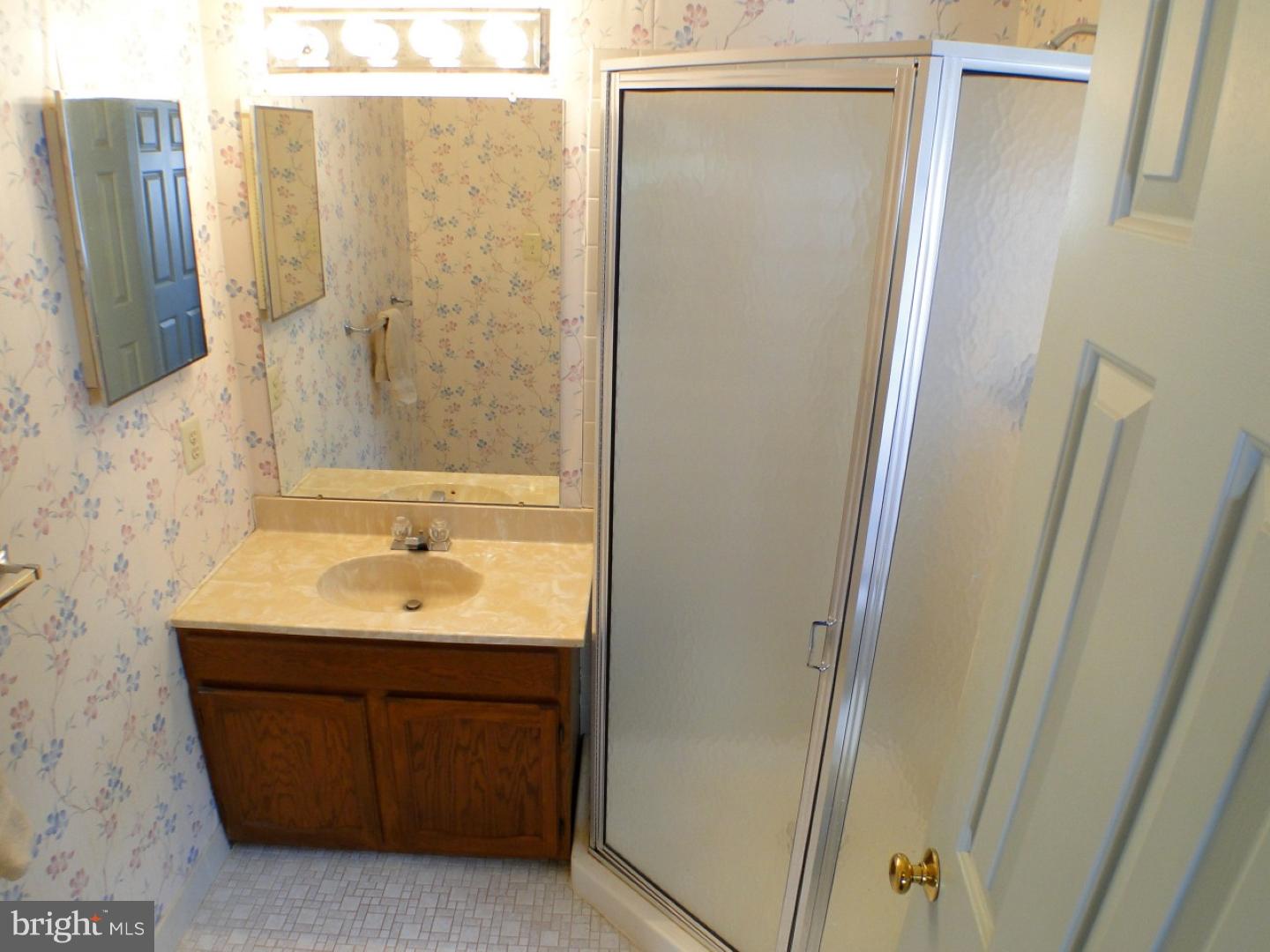 10952 Knights Road Philadelphia, PA 19154 - Photo 22 of 25 Bathroom