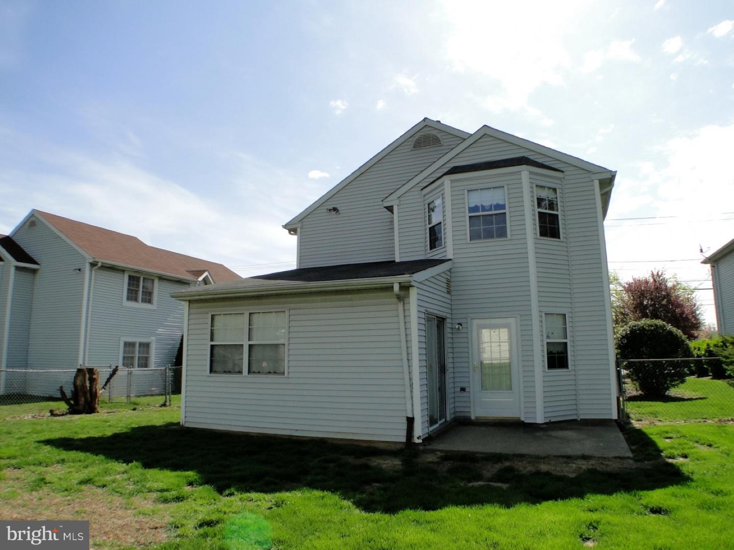 10952 Knights Road Philadelphia, PA 19154 - Photo 24 of 25 Exterior Back