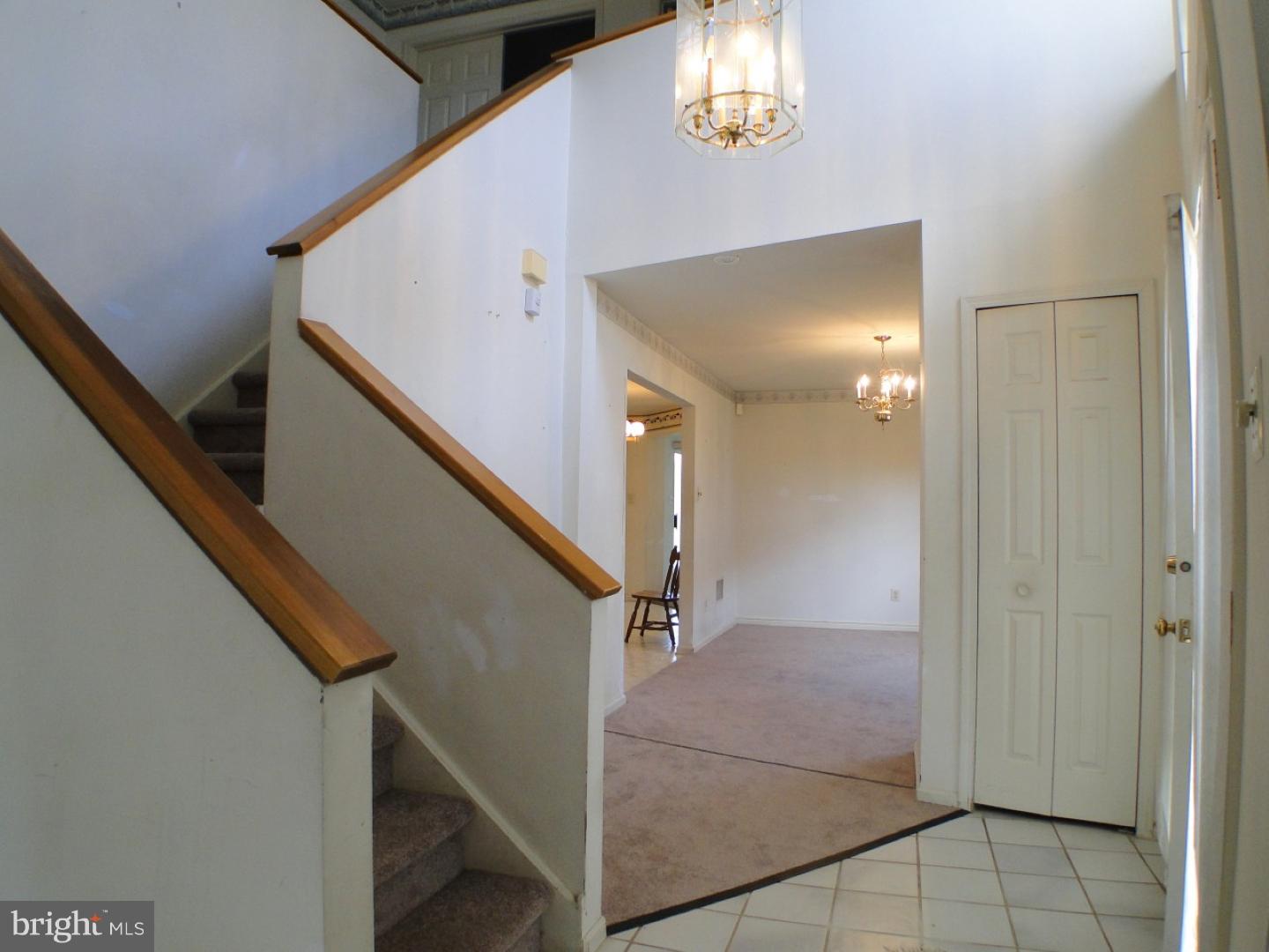 10952 Knights Road Philadelphia, PA 19154 - Photo 4 of 25 Foyer