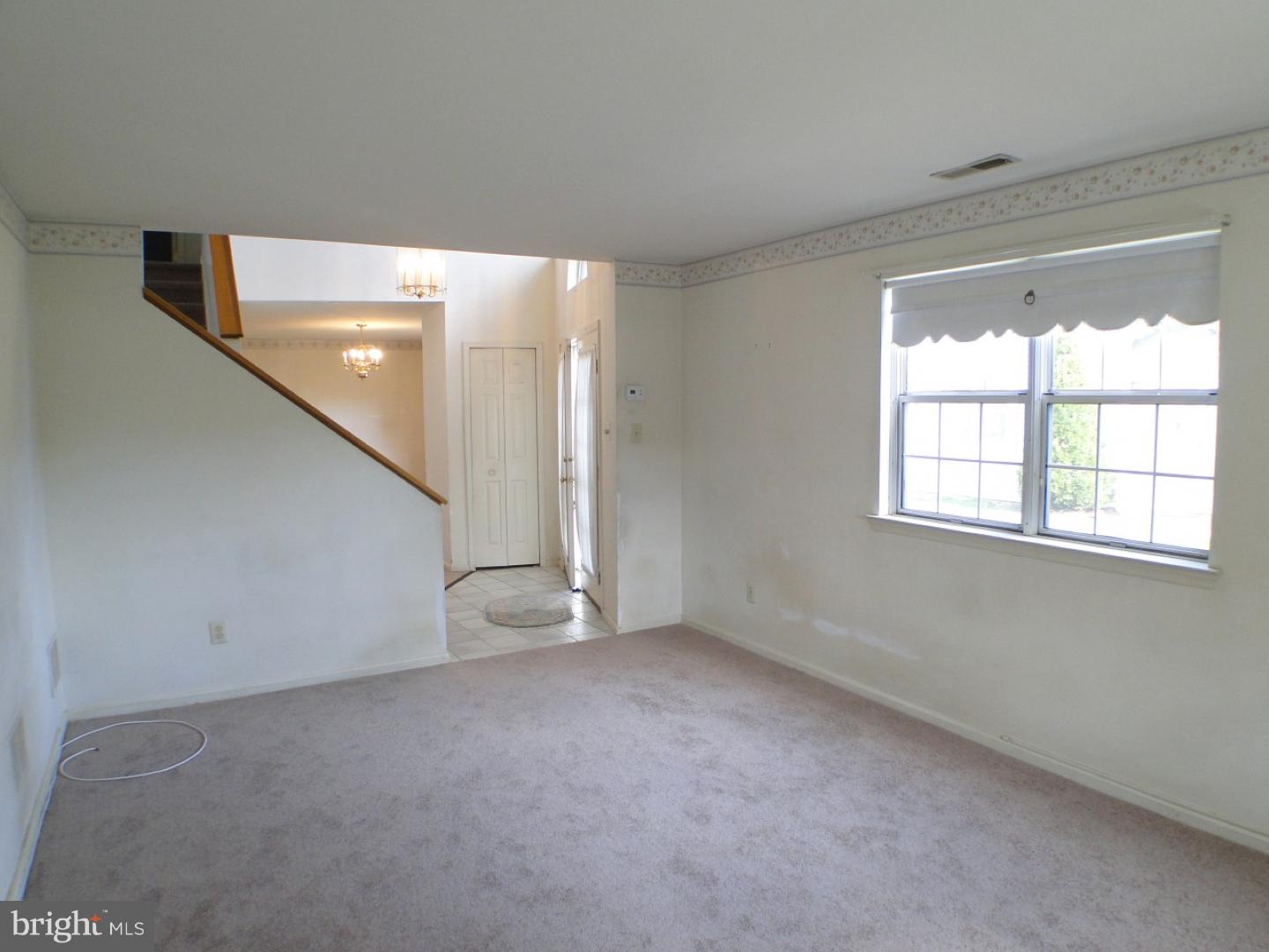 10952 Knights Road Philadelphia, PA 19154 - Photo 5 of 25 Living Room
