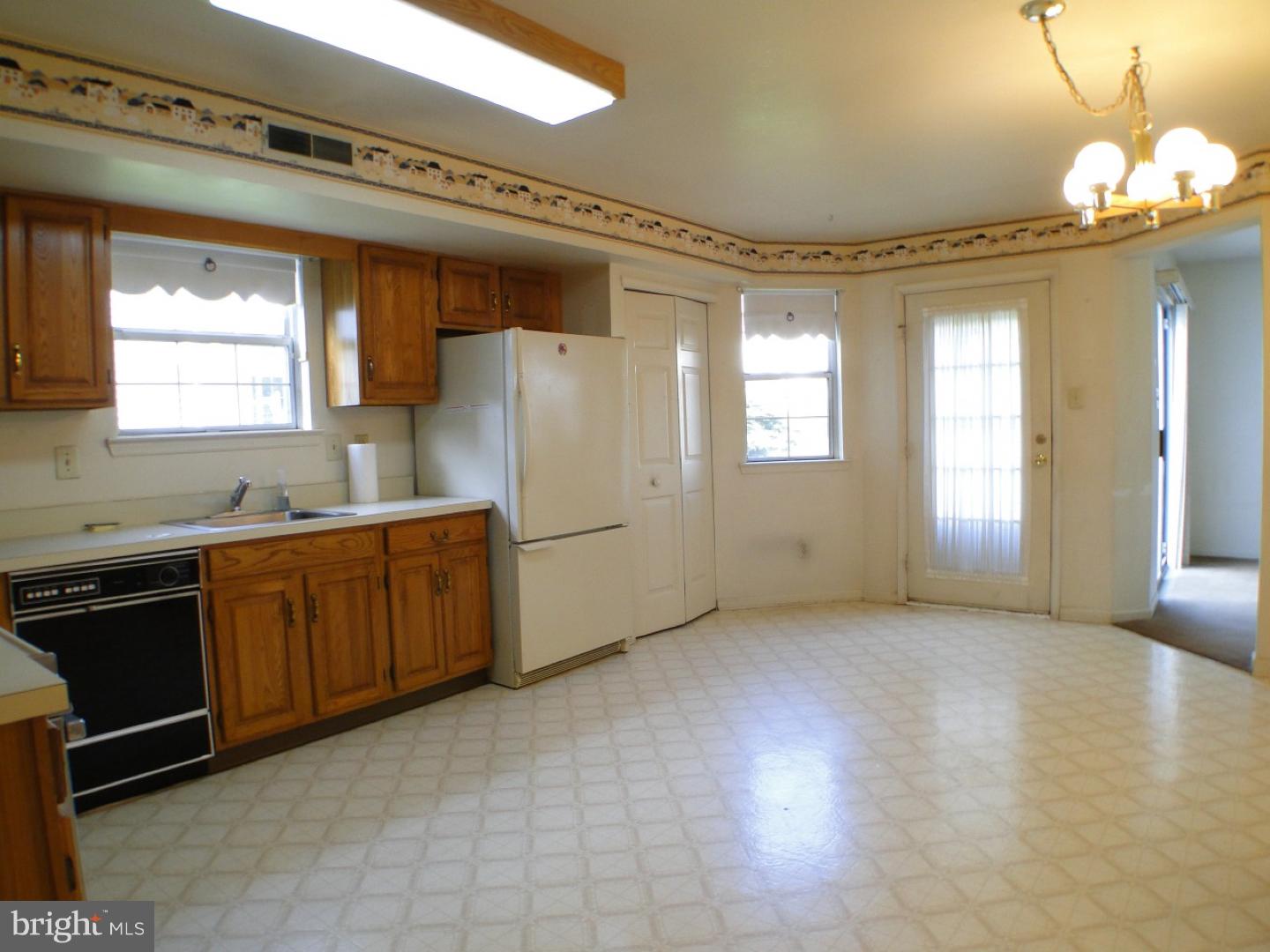 10952 Knights Road Philadelphia, PA 19154 - Photo 10 of 25