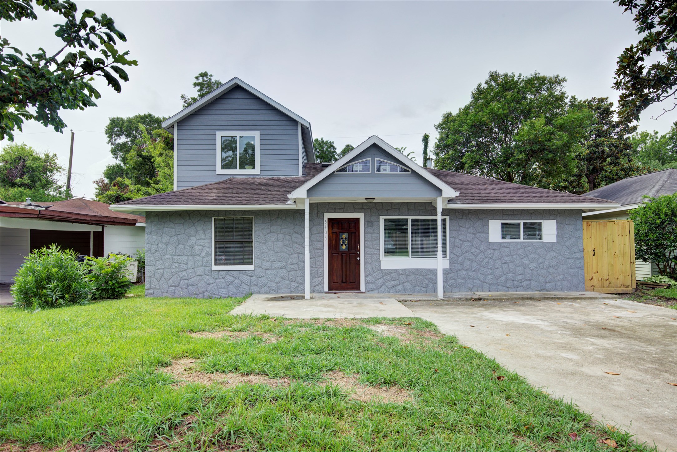 5406 Bataan Road Houston, TX 77033 - Photo 2 of 28 Gallery Image 2