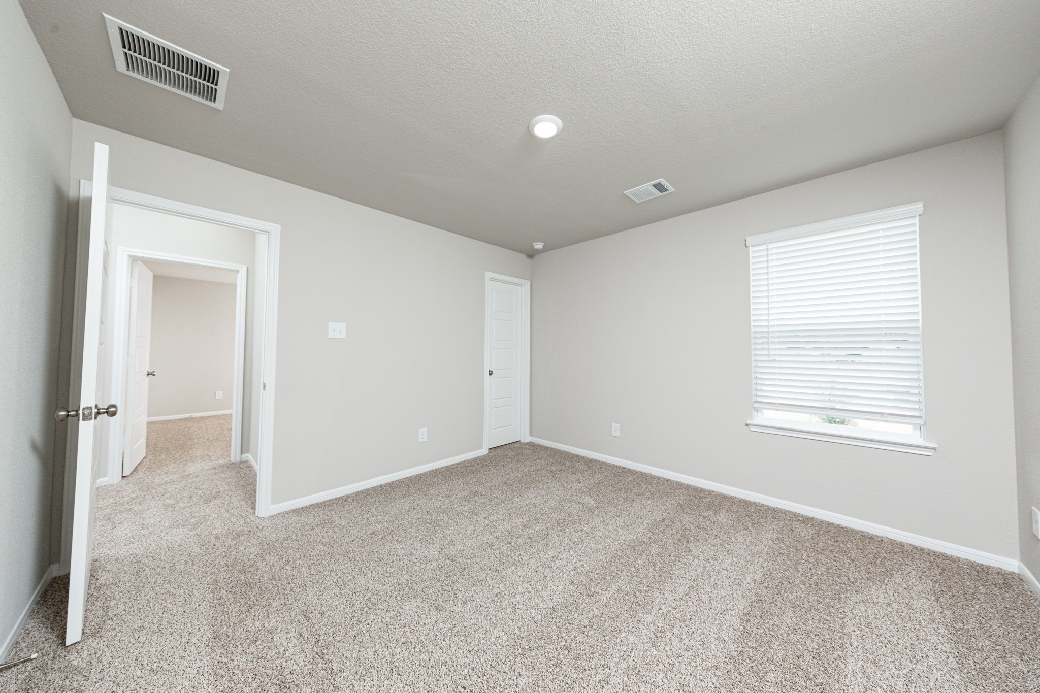 3042 Nickell Back Drive Conroe, TX 77301 - Photo 17 of 24 an empty room with windows and closet