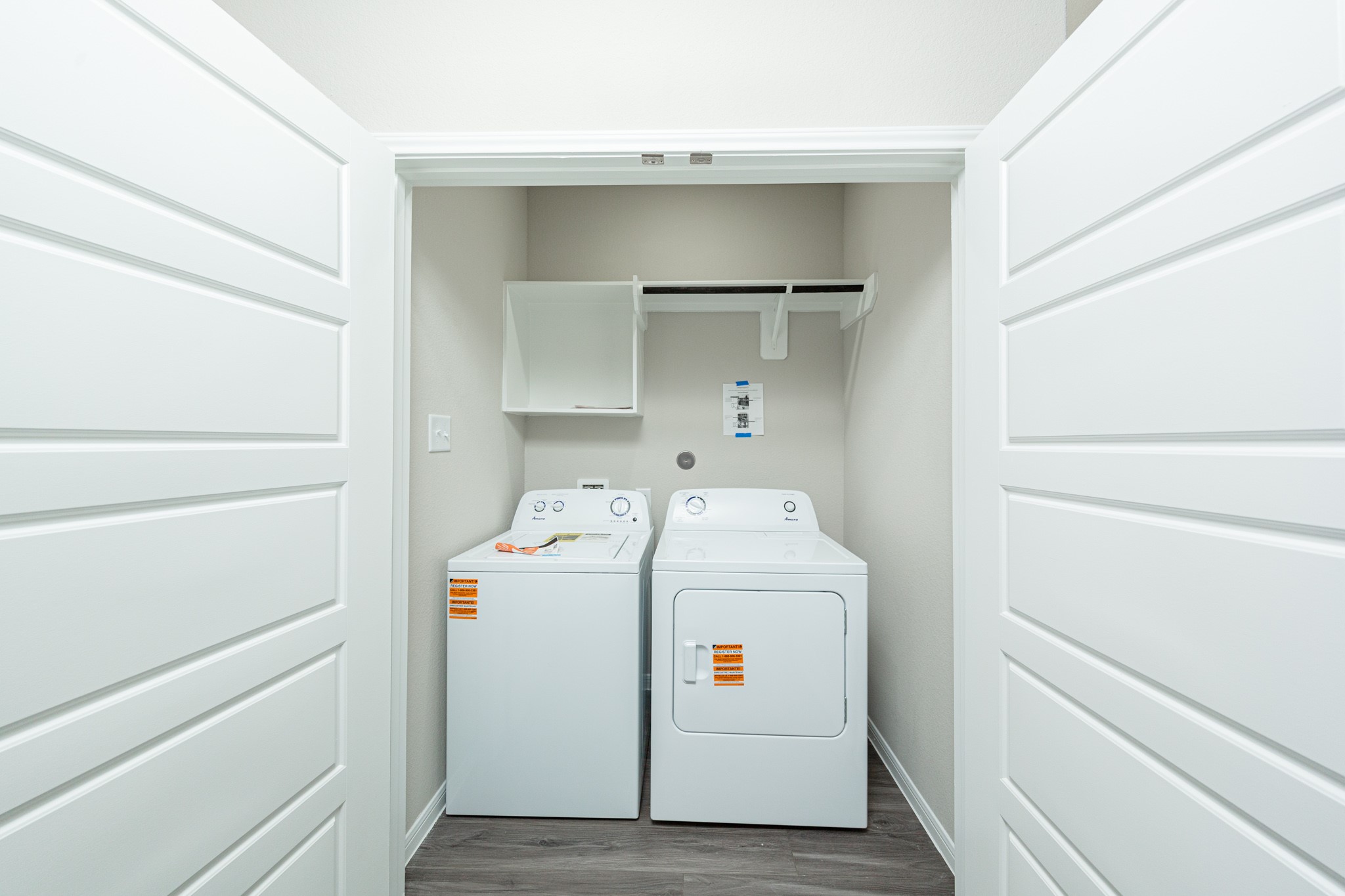 3042 Nickell Back Drive Conroe, TX 77301 - Photo 9 of 24 a utility room with dryer and washer