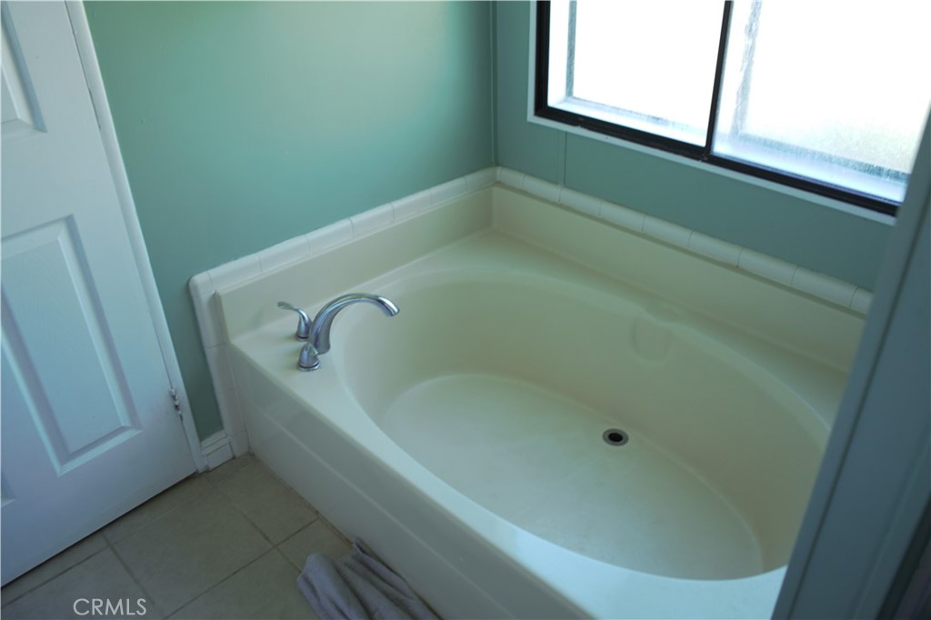 58870 Granite Gulley Road Anza, CA 92539 - Photo 25 of 29 a bathroom with a bathtub