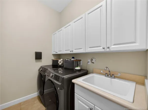 $1,024,000 | 5621 Southwest Longspur Lane, Palm City, FL 34990