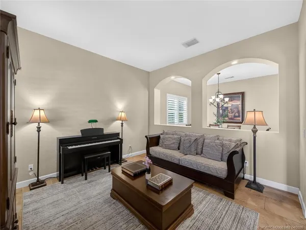 $995,000 | 5621 Southwest Longspur Lane, Palm City, FL 34990