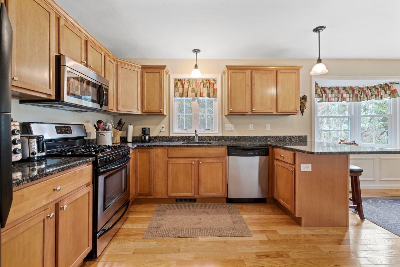 2 Locksley Lane Raymond, NH 03077 - Photo 4 of 36