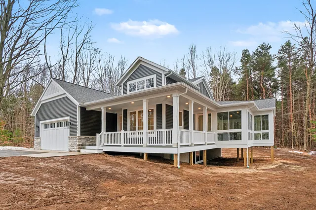 $1,295,000 | 76831 Wood Crst Court, South Haven, MI 49090