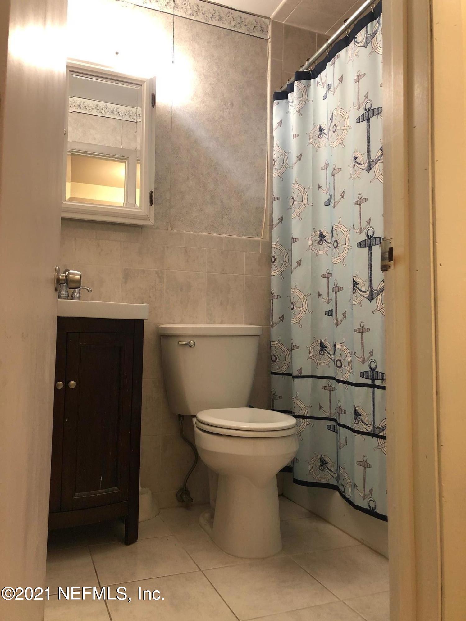 6871 Cinderella Road Jacksonville, FL 32210 - Photo 15 of 35 Hall bath
