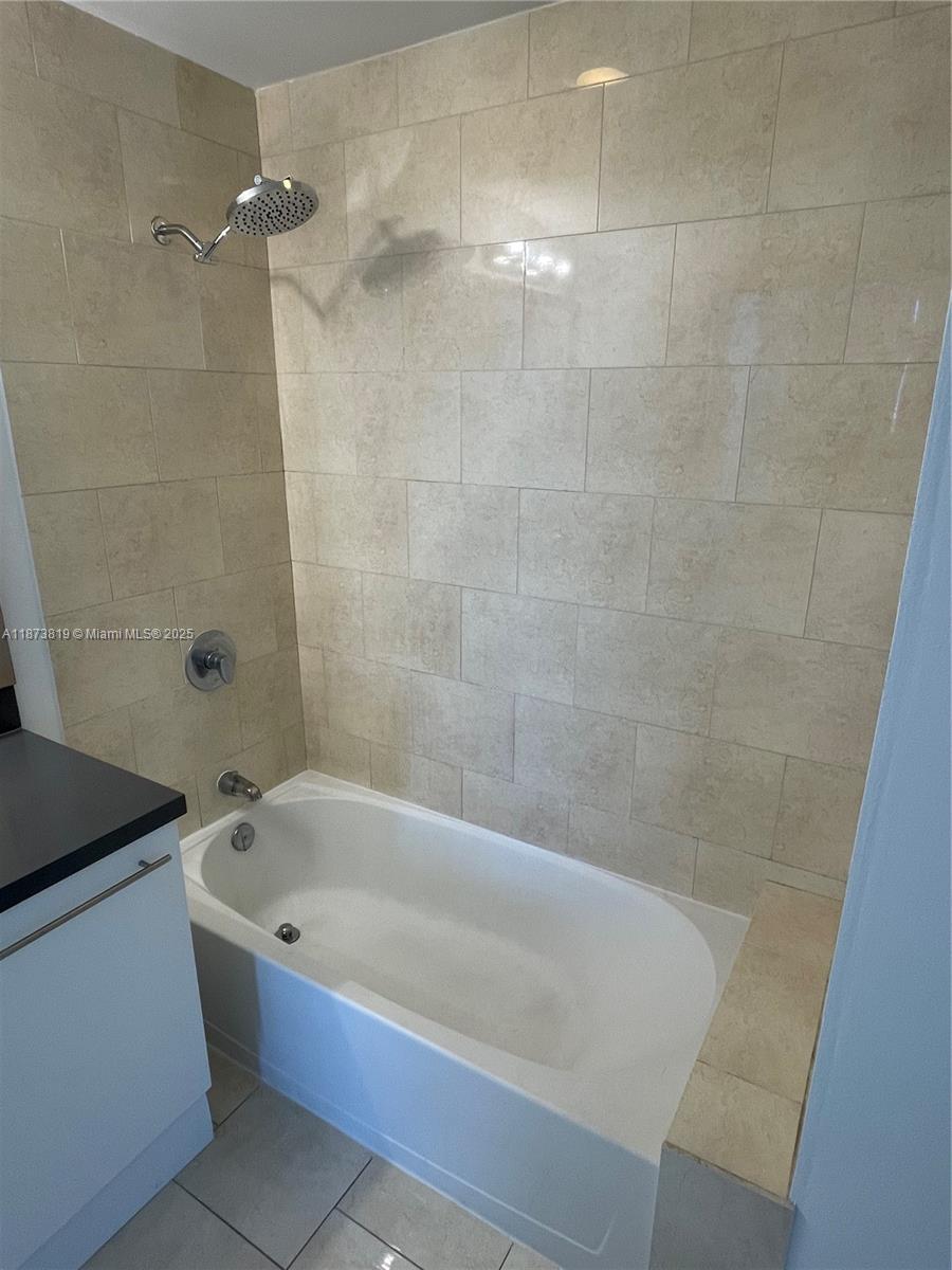 90 Southwest 3rd Street, Unit 1809 Miami, FL 33130 - Photo 10 of 35 a close view of a bathtub in bathroom