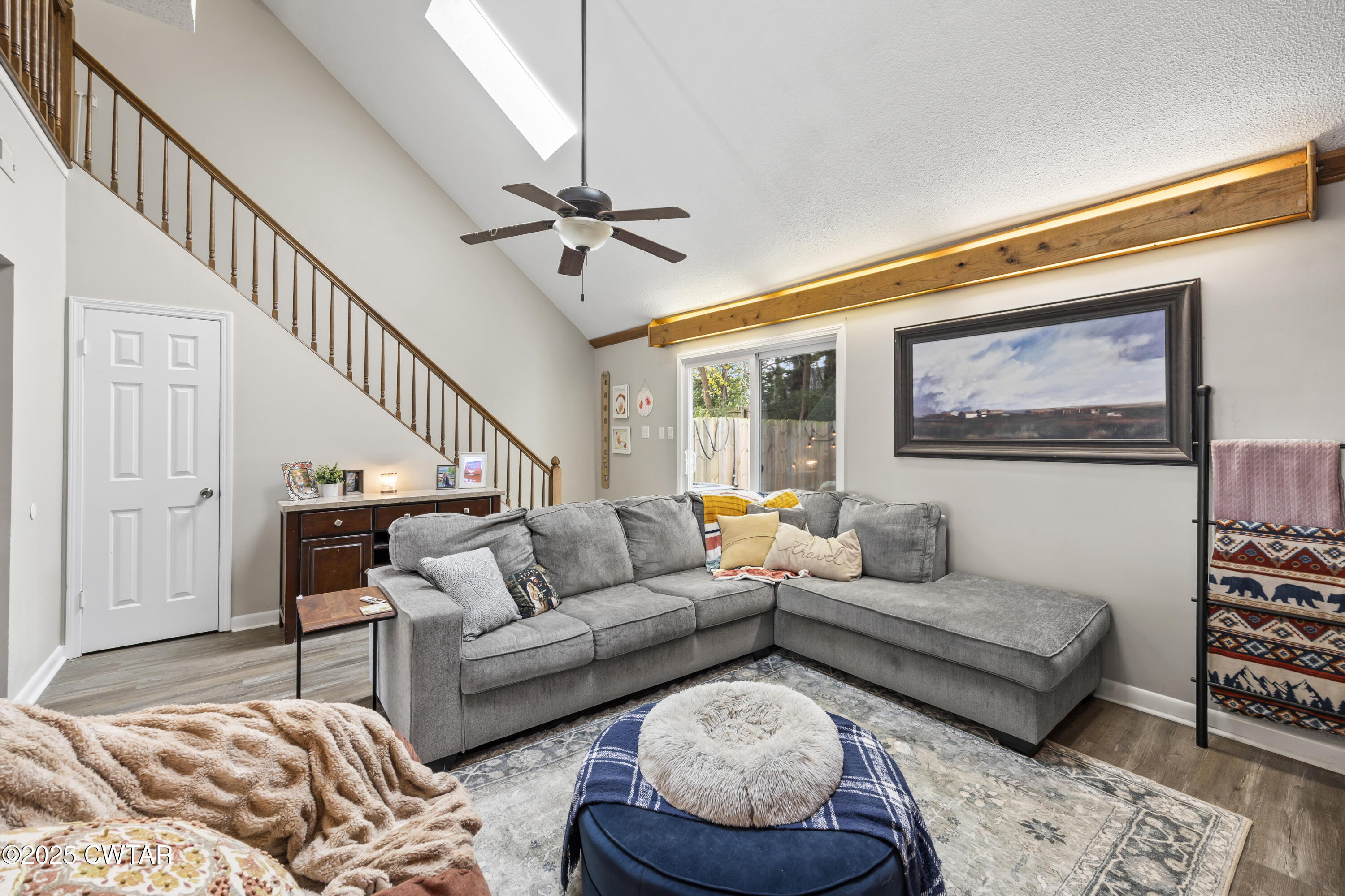 645 Walker Road Jackson, TN 38305 - Photo 4 of 16 a living room with furniture and a rug