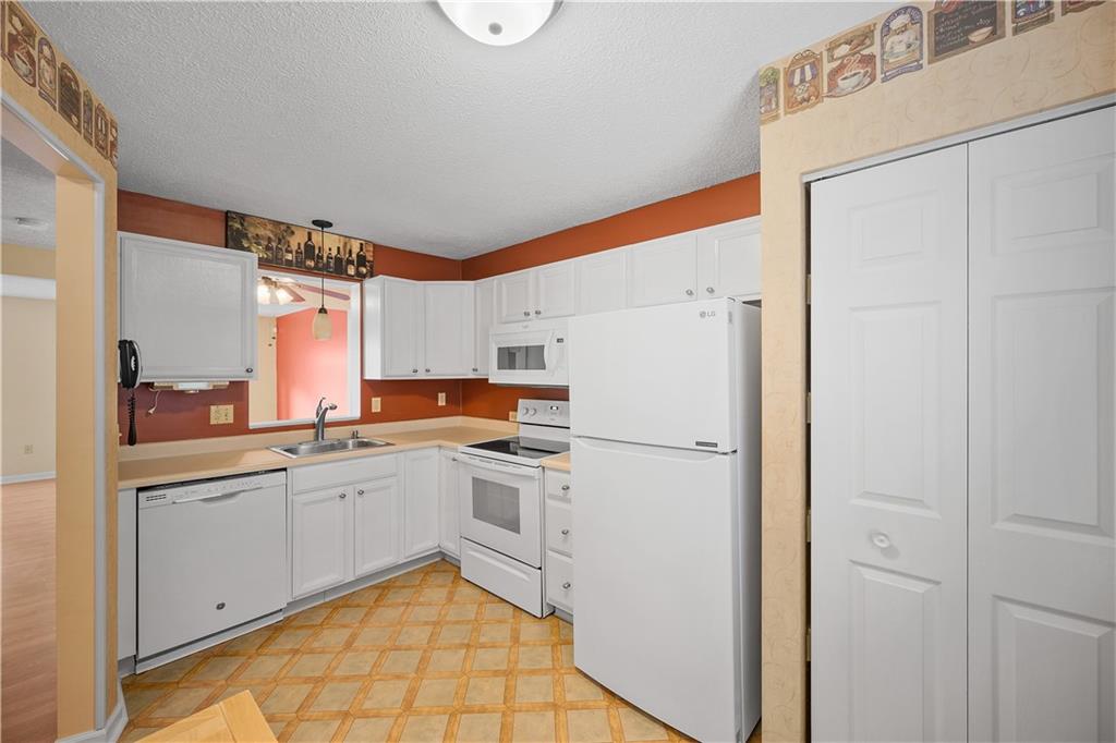 96 Springmeadow Court Pittsburgh, PA 15236 - Photo 6 of 17 Gallery Image 6