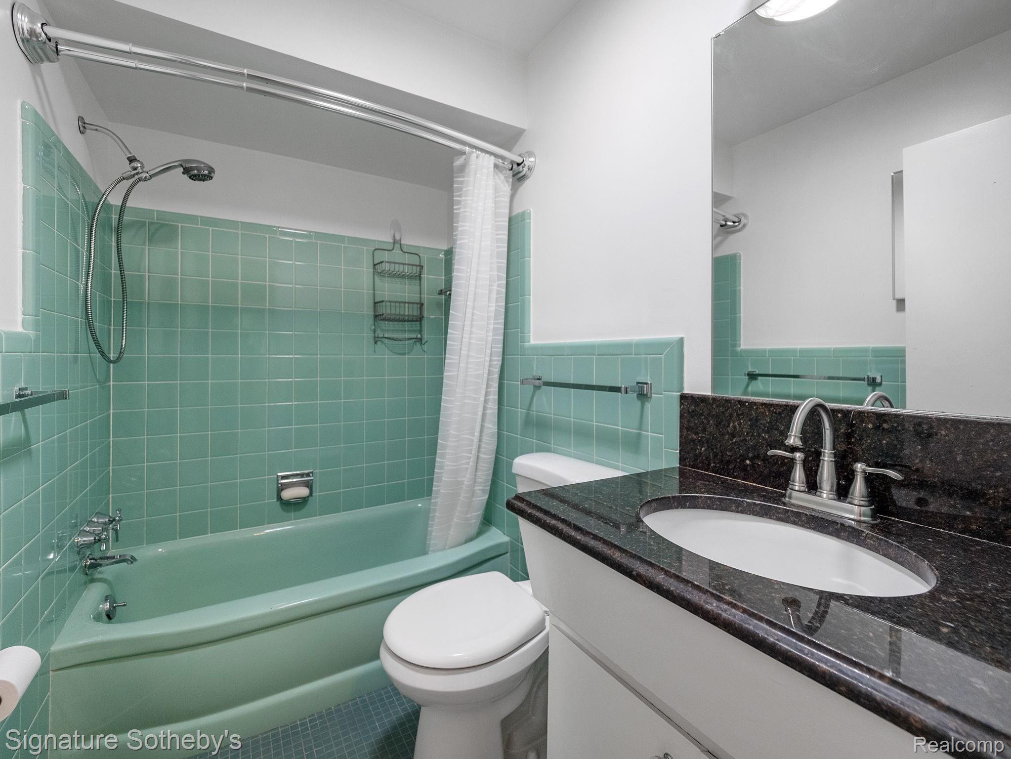 1930 Massoit Road Royal Oak, MI 48073 - Photo 21 of 37 33-web-or-mls-P4133417.jpg