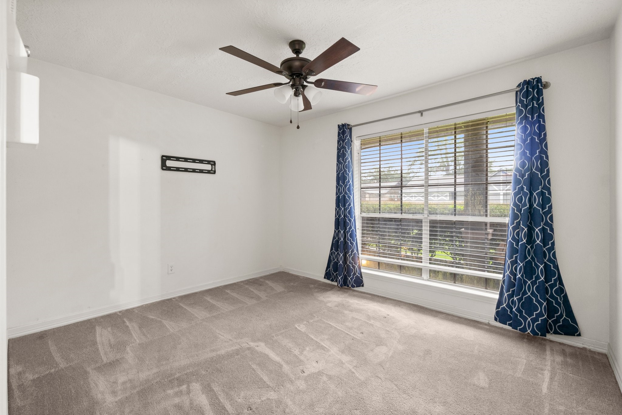 17610 Crestline Road Humble, TX 77396 - Photo 19 of 36 a view of an empty room with a window