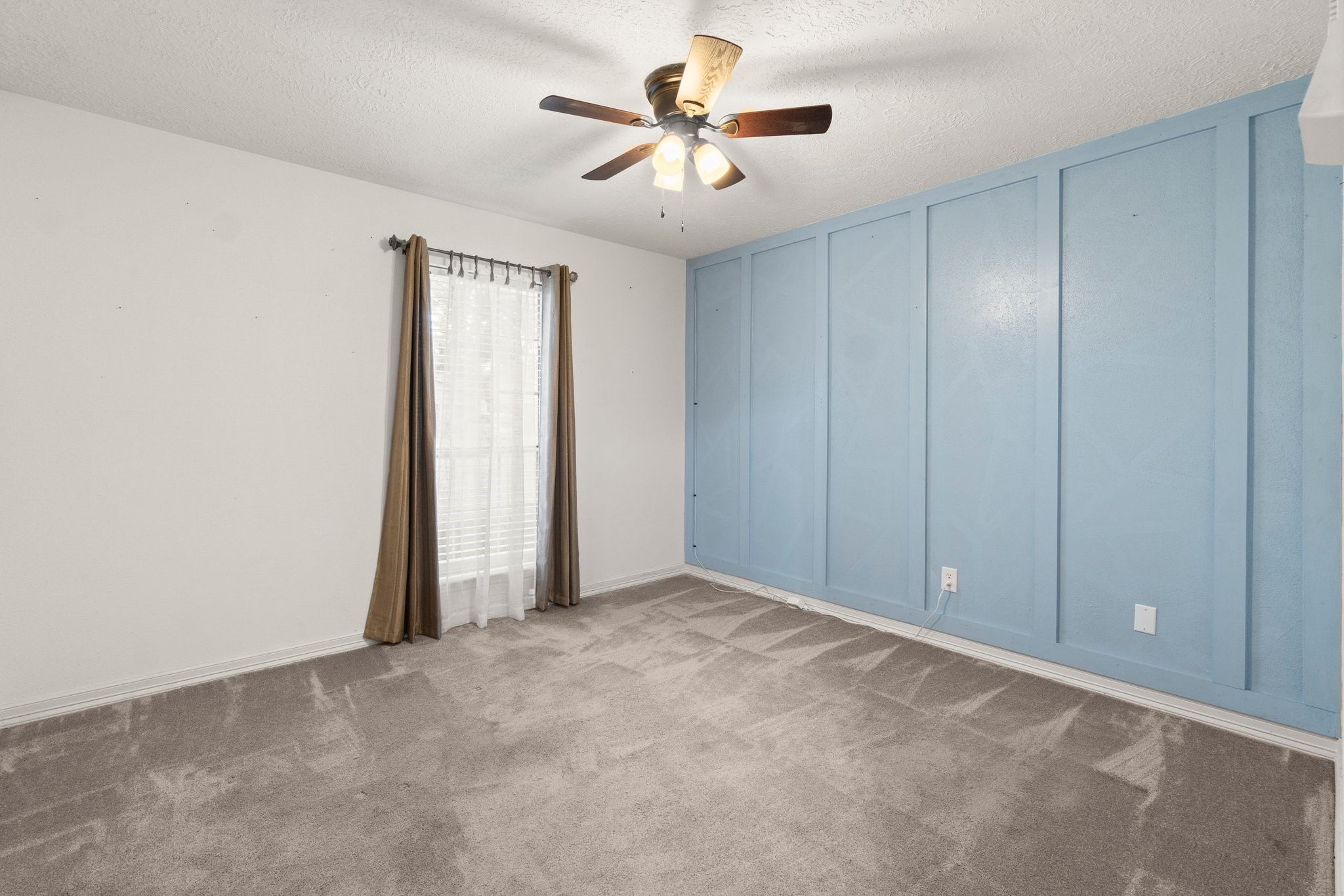17610 Crestline Road Humble, TX 77396 - Photo 21 of 36 a view of an empty room with a window