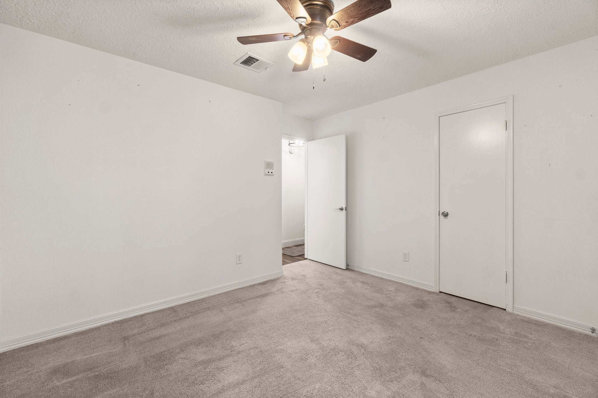 17610 Crestline Road Humble, TX 77396 - Photo 22 of 36 an empty room with closet and a chandelier fan