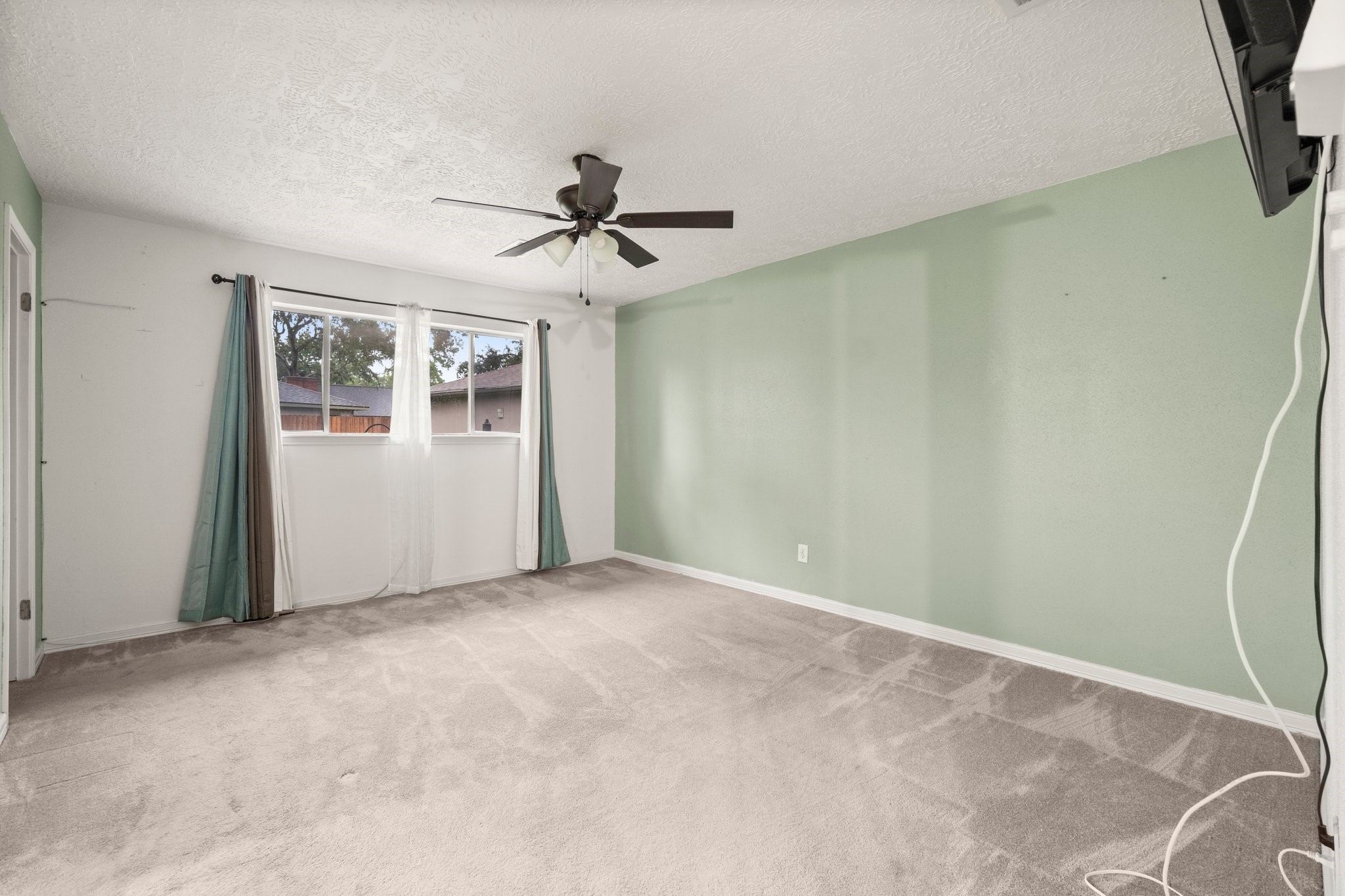 17610 Crestline Road Humble, TX 77396 - Photo 23 of 36 a view of a livingroom with a flat screen tv